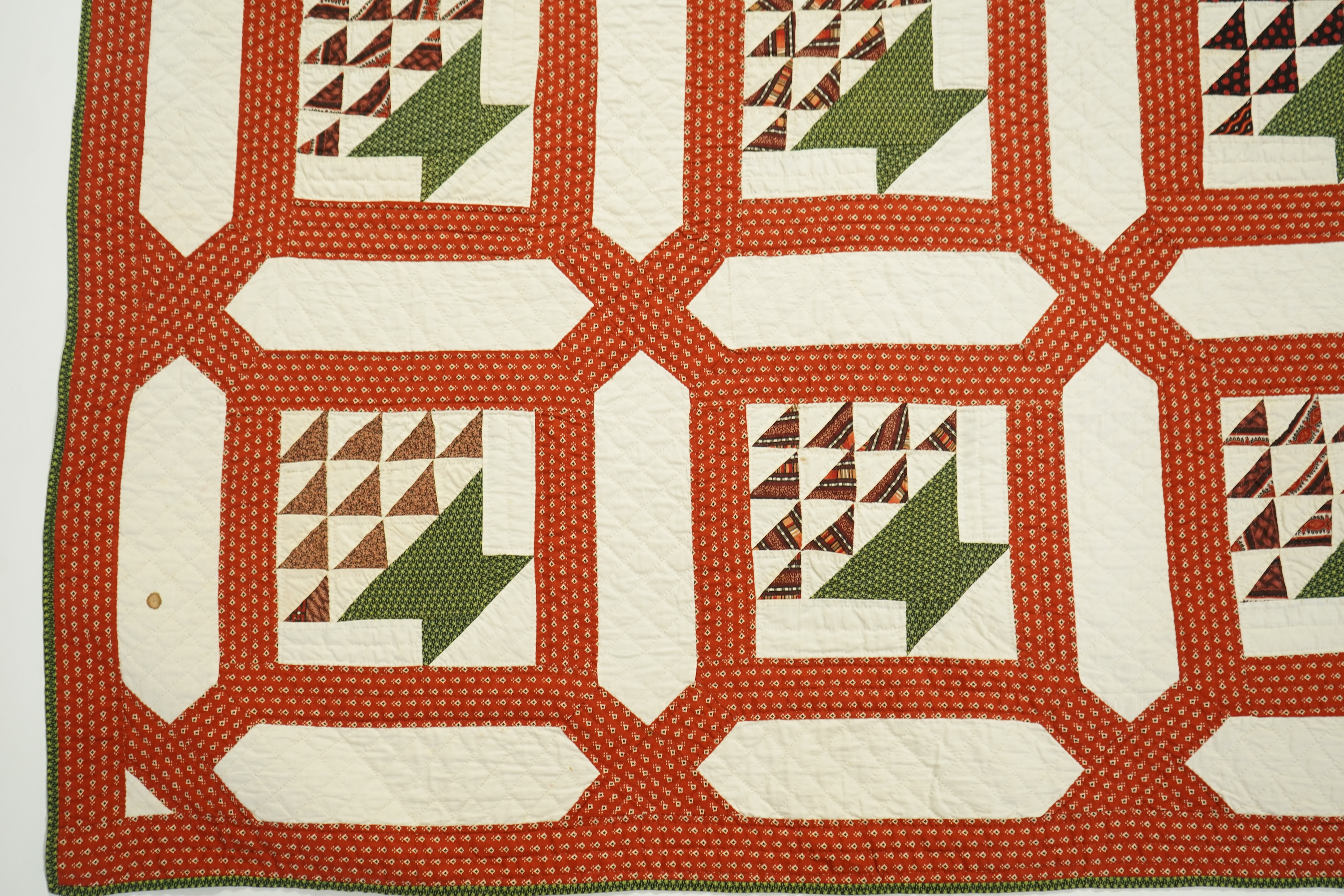 A handsome mid 19th century American ‘Basket’ hand pieced and hand quilted bed cover. An unlaundered Civil War quilt. The reverse side a printed quilted cotton. This quilt purchased in Virginia. 226cm x 168cm. Condition